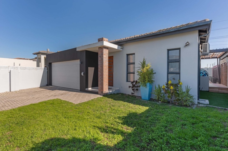 3 Bedroom Property for Sale in Parklands North Western Cape